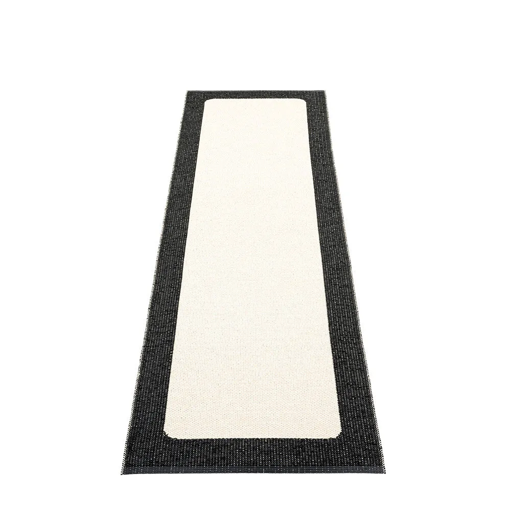 Amagansett Plastic Floor Mats Black/Vanilla (Multiple Sizes)