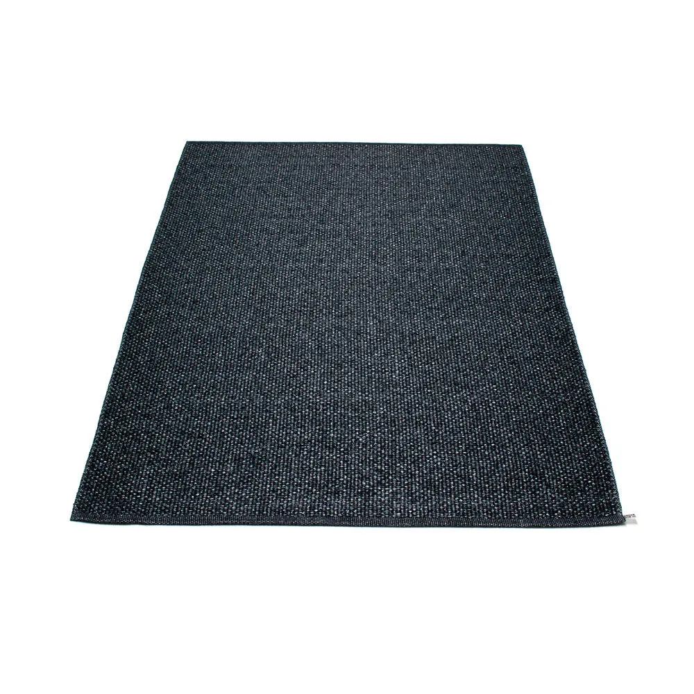 East Hampton Plastic Floor Mats Black/Metallic (Multiple Sizes)