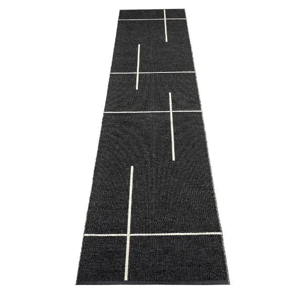 Georgica Beach Plastic Floor Mats Black/Vanilla (Multiple Sizes)